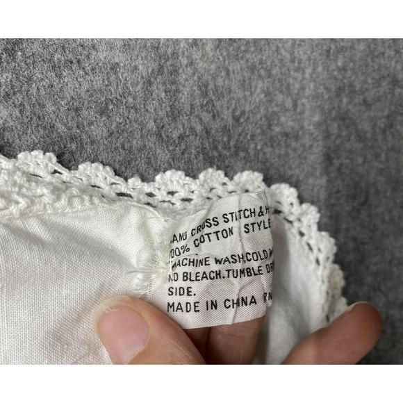 Christmas Table Runner Cross Stitch Embroidered Trees Teddy Bear Lace Trim White - Picture 10 of 14